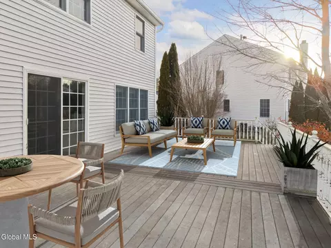 Exterior - 91 Daniel St, Slingerlands, NY 12159 photo 2 of 4