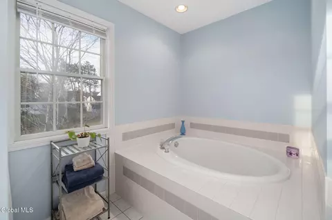 Bath - 91 Daniel St, Slingerlands, NY 12159 photo 4 of 5