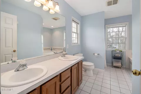 Bath - 91 Daniel St, Slingerlands, NY 12159 photo 2 of 5