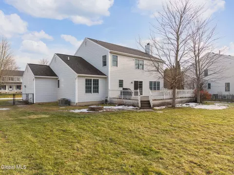 Exterior - 91 Daniel St, Slingerlands, NY 12159 photo 4 of 4