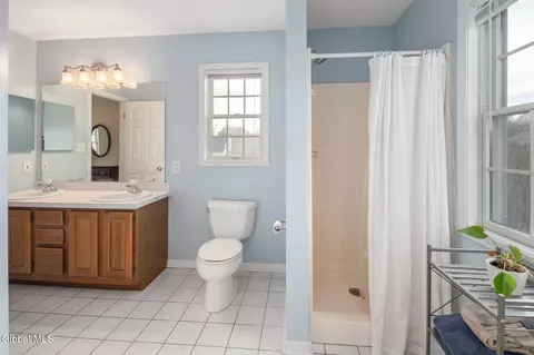Bath - 91 Daniel St, Slingerlands, NY 12159 photo 3 of 5