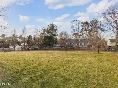 Exterior - 91 Daniel St, Slingerlands, NY 12159 photo 3 of 4