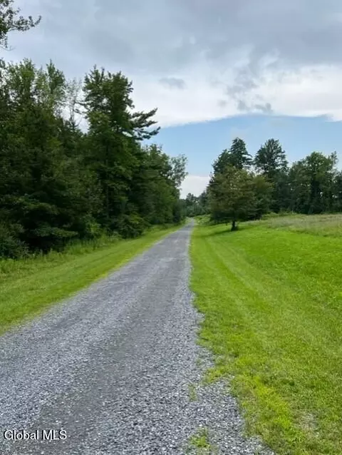 10 Dayspring Ln, Stillwater, NY 12170