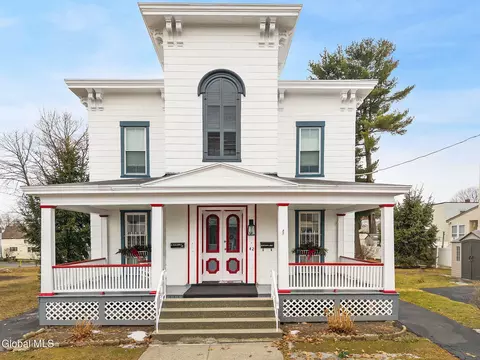 42 Mcelwain Ave, Cohoes, NY 12047