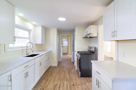 Entry Way - 11 Halcyon St, Scotia, NY 12302 photo 2 of 4