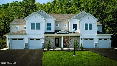 8 Reeds Holw, Saratoga Springs, NY 12866