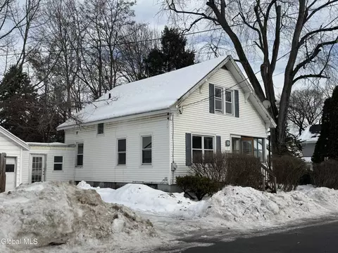 29 Woodward Ave, Gloversville, NY 12078