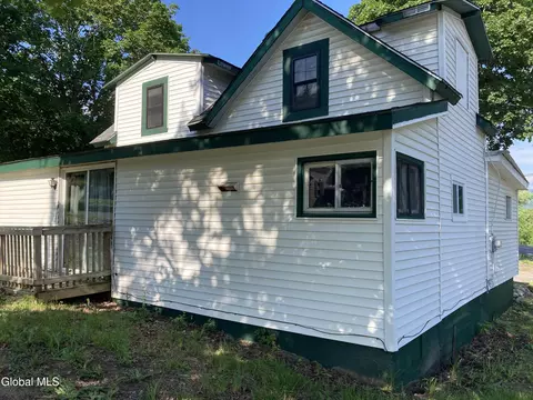 24 Rock St, Ticonderoga, NY 12883