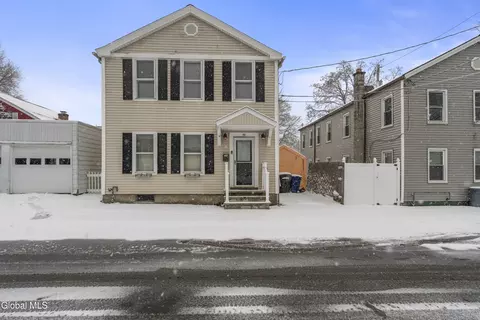 56 Middle St, Waterford, NY 12188
