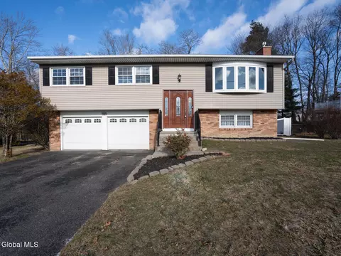 12 Gaslight Dr, Albany, NY 12205