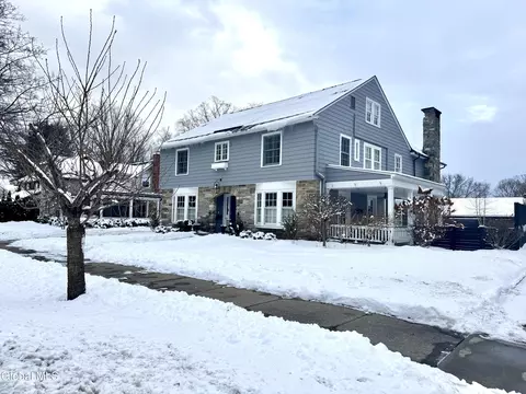 40 5th Ave, Saratoga Springs, NY 12866