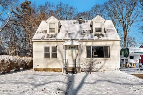 26 Shirley Dr, Schenectady, NY 12304