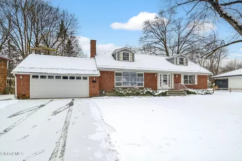 18 Shady Ln, Albany, NY 12203