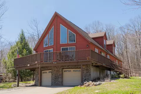 157 Maplewood Dr, Gloversville, NY 12078