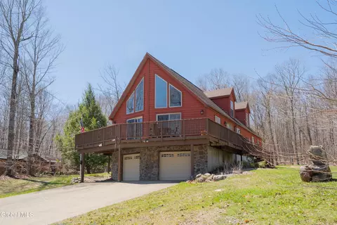 157 Maplewood Dr, Gloversville, NY 12078
