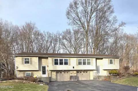 7 B Par Del Rio # A, Clifton Park, NY 12065