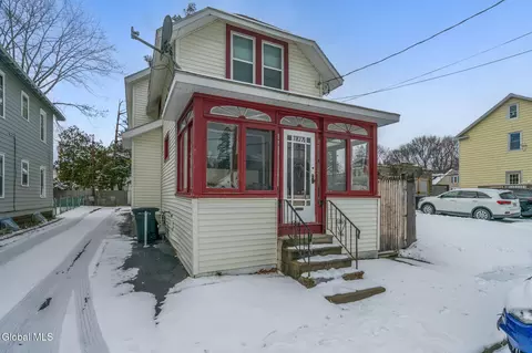 1827 8th St, Rensselaer, NY 12144