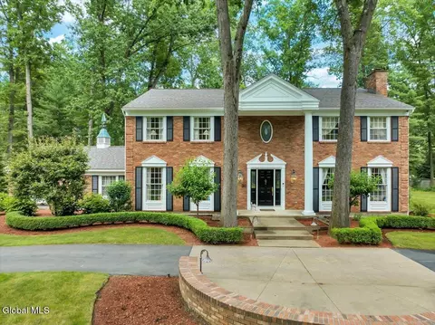 30 Longwood Dr, Saratoga Springs, NY 12866