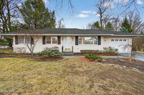 21 Weiser St, Glenmont, NY 12077