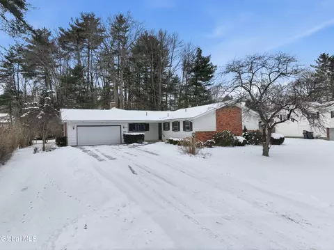 1225 Hempstead Rd, Niskayuna, NY 12309