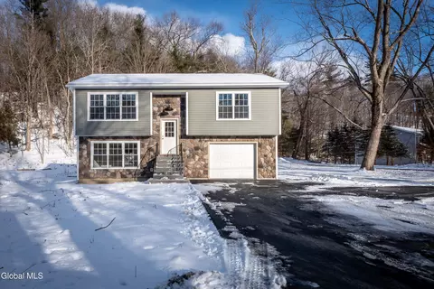 4 Williams St, Wynantskill, NY 12198