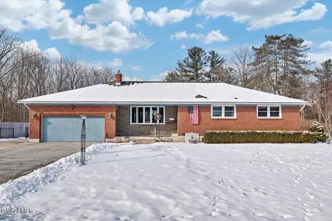 6 Evergreen Blvd, Glenville, NY 12302