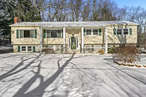 41 Sweet Brier Dr, Ballston Lake, NY 12019