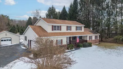 877 Main St, Clifton Park, NY 12065