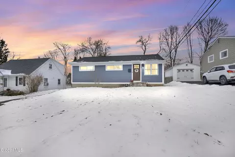9 Nelson Ave, Latham, NY 12110