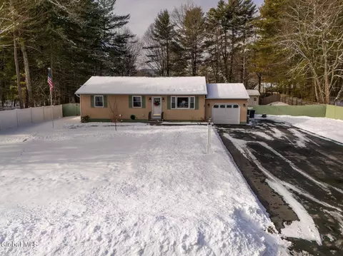 22 Michaels Dr, Queensbury, NY 12804