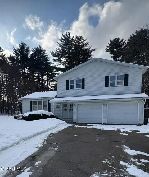 22 Whippoorwill Rd, Queensbury, NY 12804