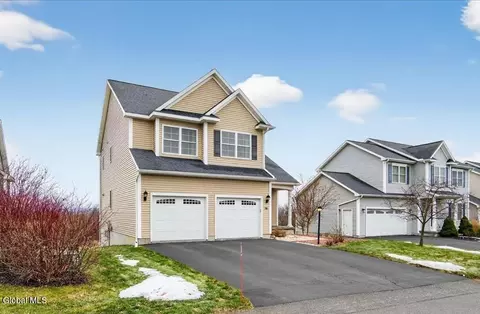 76 Waverly Cir, Watervliet, NY 12189