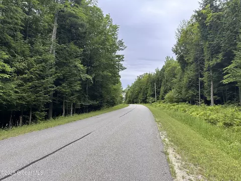 2 Diamond Ridge Rd, Bolton, NY 12824