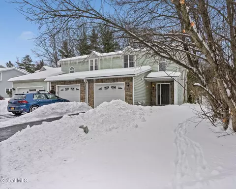 27 Woodside Dr, Albany, NY 12208