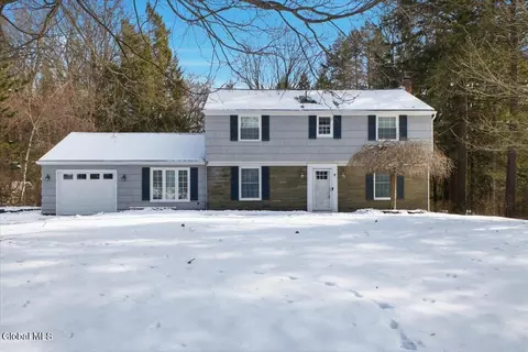 7 Fairway Ln, Rexford, NY 12148