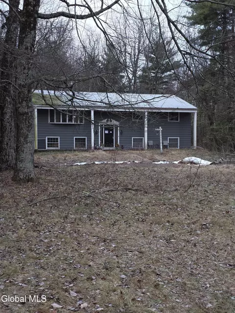 51 Rustys Rd, Hudson, NY 12534