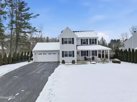 4 Kings Mill Ct, Colonie, NY 12205