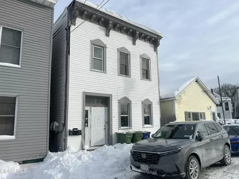 13 Reservoir St, Cohoes, NY 12047