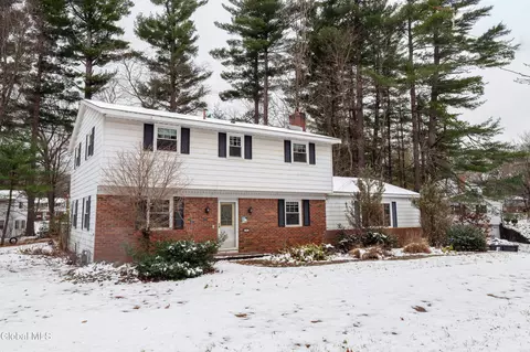 7 Morningside Dr, Ballston Lake, NY 12019