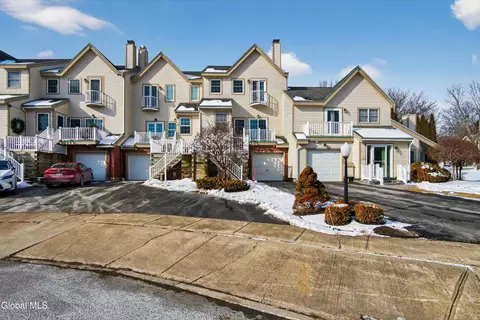 3 Beach Ct, Saratoga Springs, NY 12866