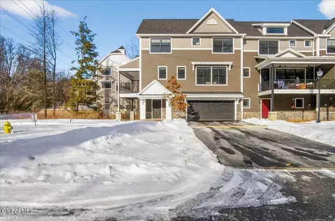 3 Gibson Ct, Saratoga Springs, NY 12866