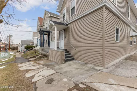 Exterior - 11 Jackson Pl, Schenectady, NY 12308 photo 2 of 3