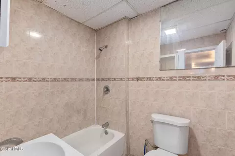 Bath - 11 Jackson Pl, Schenectady, NY 12308 photo 2 of 4