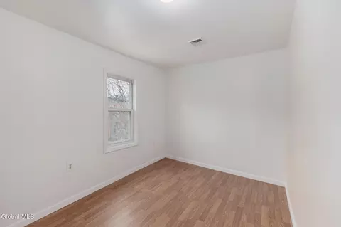 Bedroom - 11 Jackson Pl, Schenectady, NY 12308 photo 6 of 7