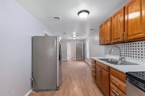 Entry Way - 11 Jackson Pl, Schenectady, NY 12308 photo 4 of 6