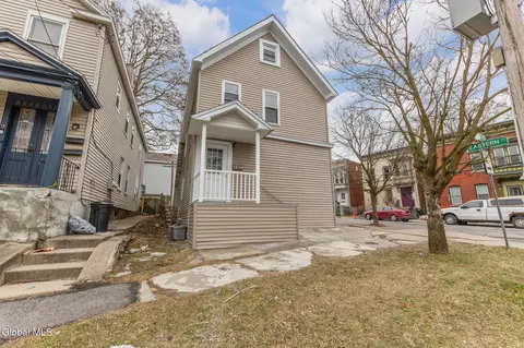 11 Jackson Pl, Schenectady, NY 12308