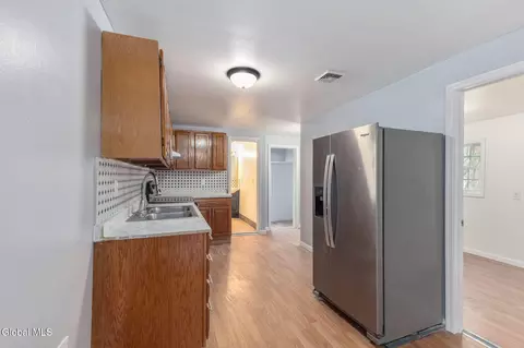 Entry Way - 11 Jackson Pl, Schenectady, NY 12308 photo 5 of 6
