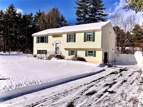 17 Herald Dr, Queensbury, NY 12804