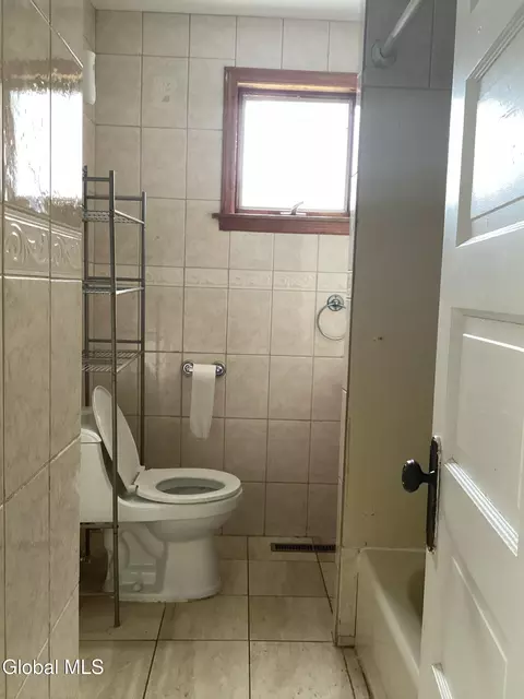 Bath - 467-469 Cedar St, Schenectady, NY 12306 photo 1 of 2