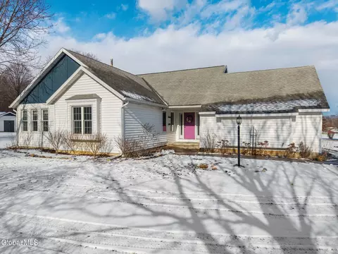 2 Robert Ln, Rensselaer, NY 12144